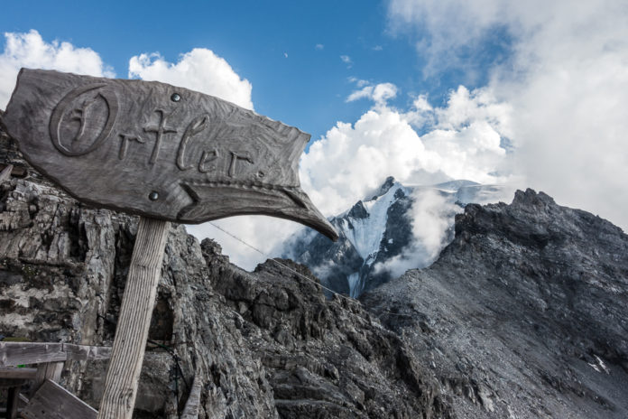 Ortler von der Payerhütte aus Ortlerschild bei der Payerhütte