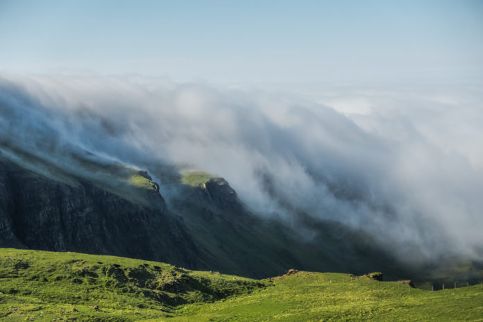 Wanderung auf The Storr Wolkenwasserfall bei The Storr