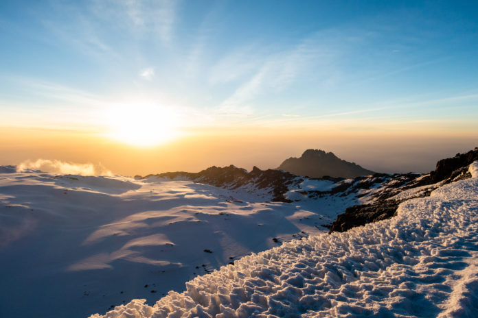 Sonnenaufgang Krater Sonnenaufgang am Kraterrand des Kilimanjaro