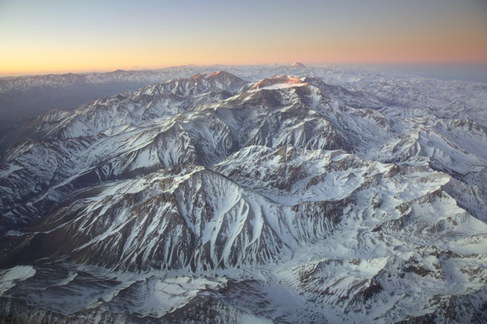 Luftaufnahme vom Aconcagua bei Sonnenaufgang
