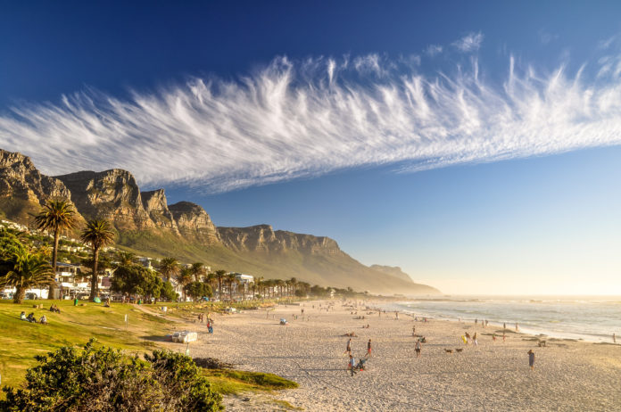 Die Camps Bay bei Abendstimmung