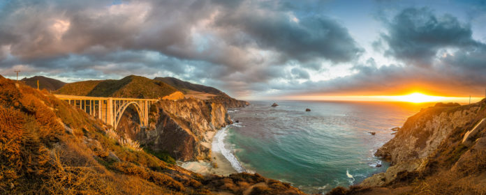 Sonnenuntergang am Highway 1 an der USA Westküste