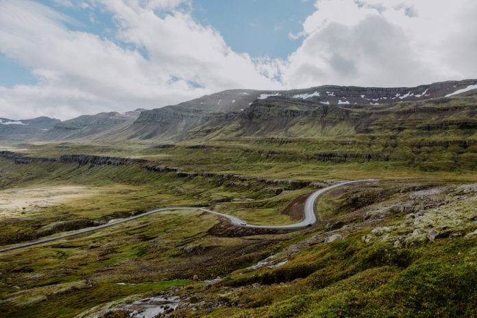 Kurvenreiche Straße nach Seydisfjördur