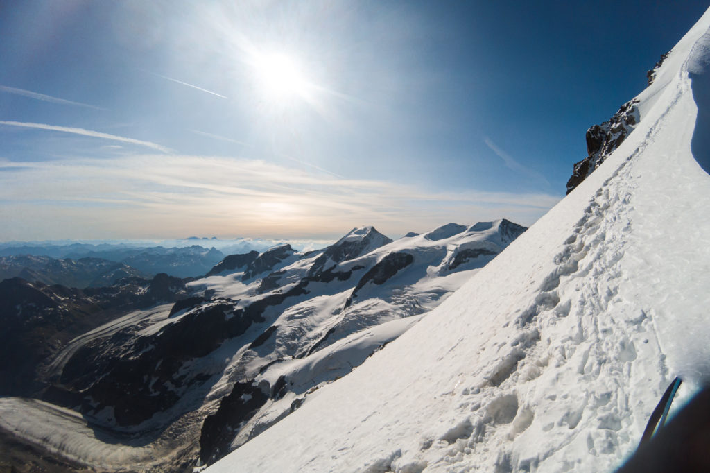 Biancograt mit Blick auf die umliegende Berglandschaft